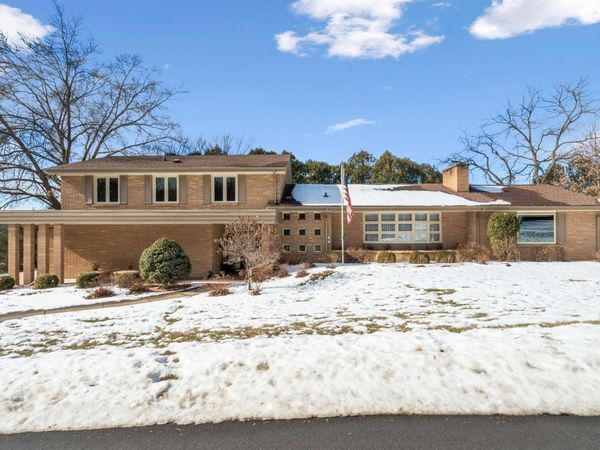 965 Indian Ridge Ridge, Dubuque, IA 52003