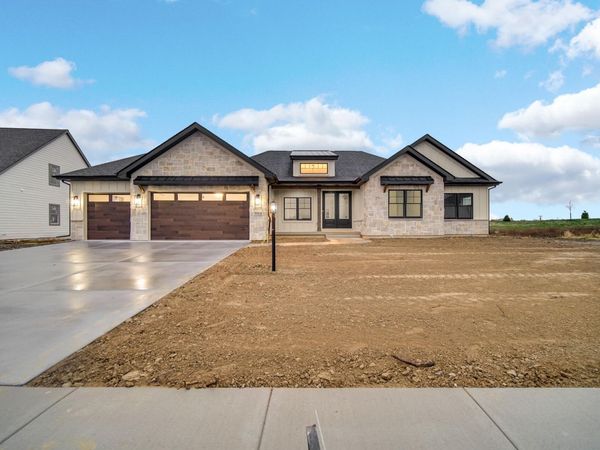 9864 Switch Grass Lane, St. John, IN 46373