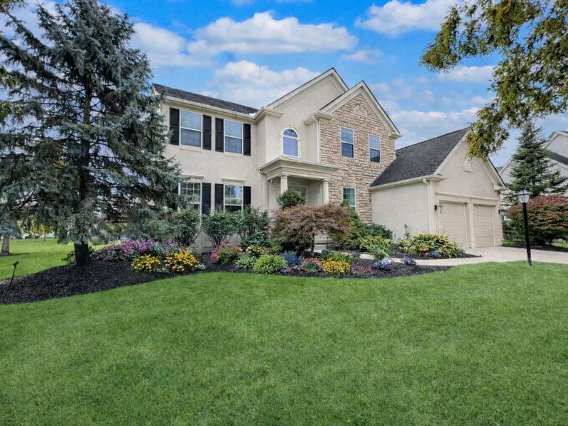 6201 Lampton Pond Drive , Hilliard, OH 43026 Photo 2