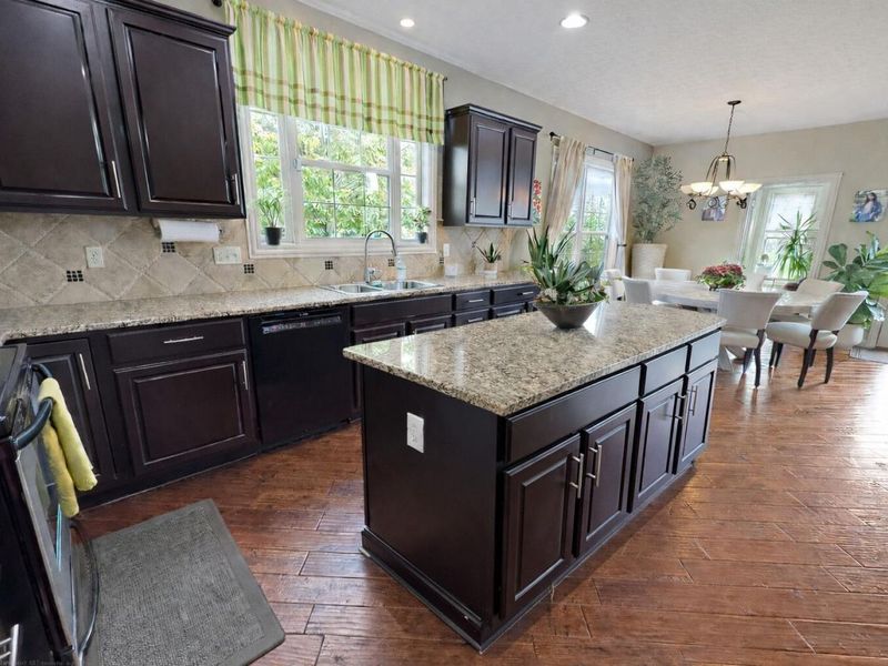 6201 Lampton Pond Drive , Hilliard, OH 43026 Photo 7