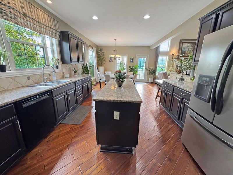 6201 Lampton Pond Drive , Hilliard, OH 43026 Photo 8