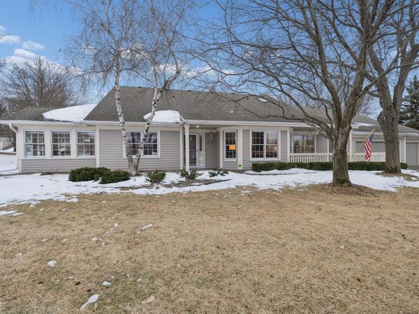 877 Ivy Lane, Eagan, MN 55123