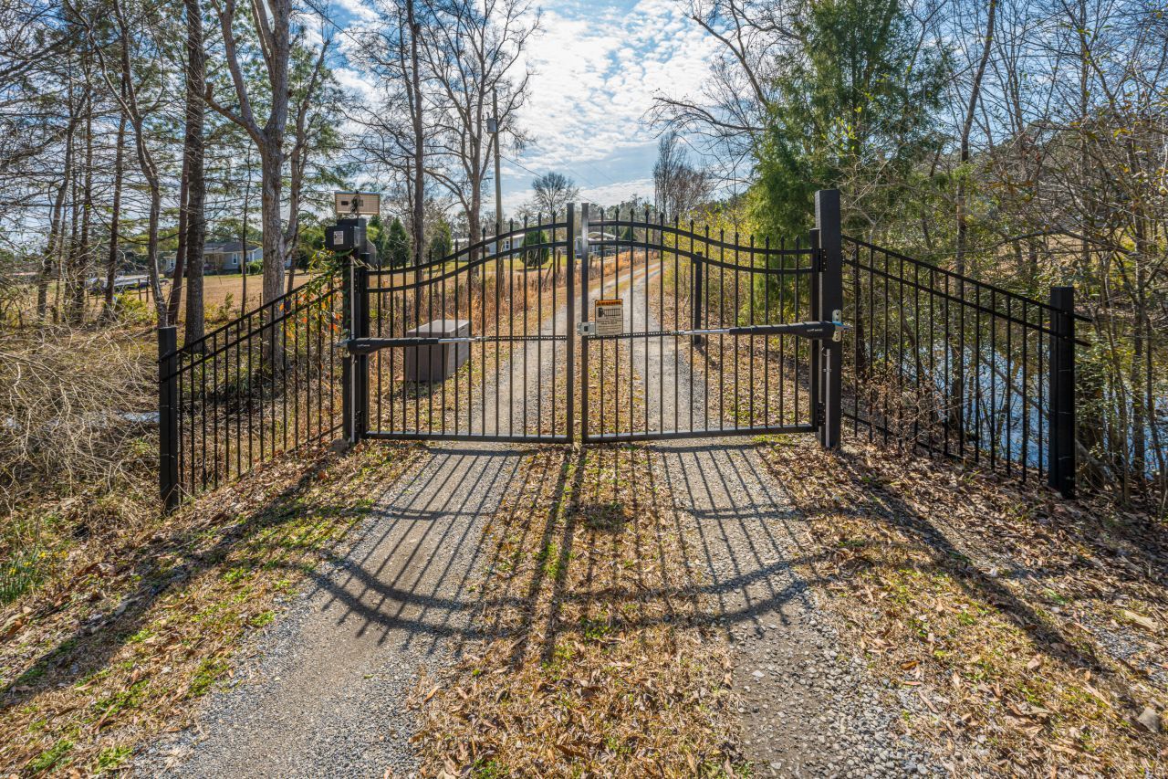 200 Duxback Lane Photo 5