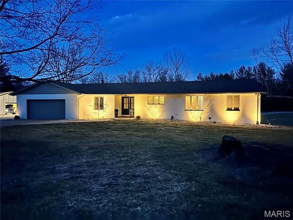 2100 Marine Road, Highland, IL 62249