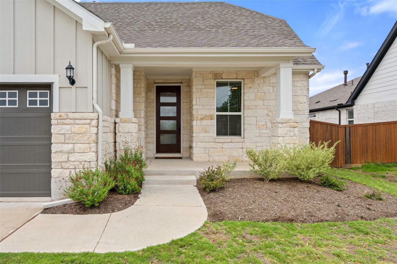 339 Climbing Rock Loop, Dripping Springs, TX 78620 Main Photo