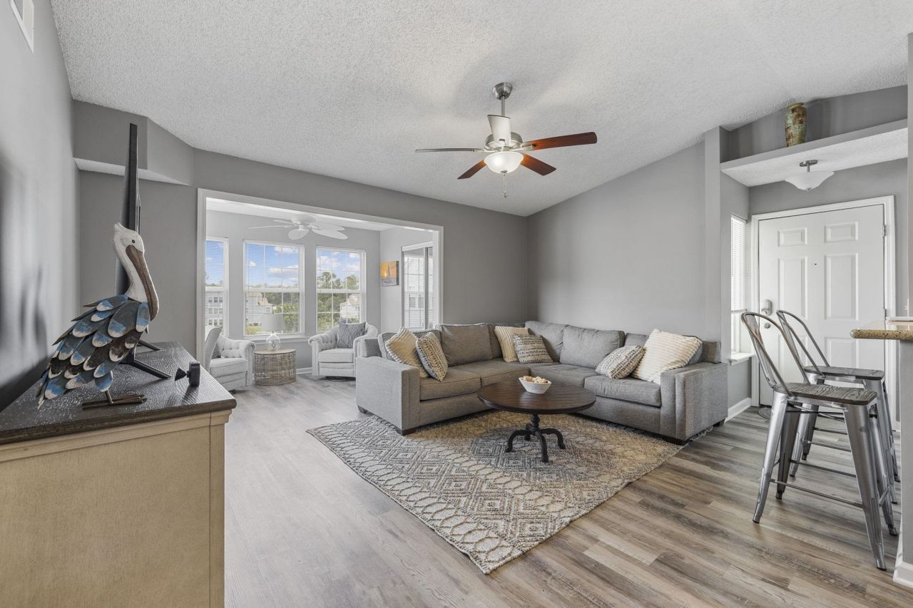 2265 Huntingdon Dr. Photo 3