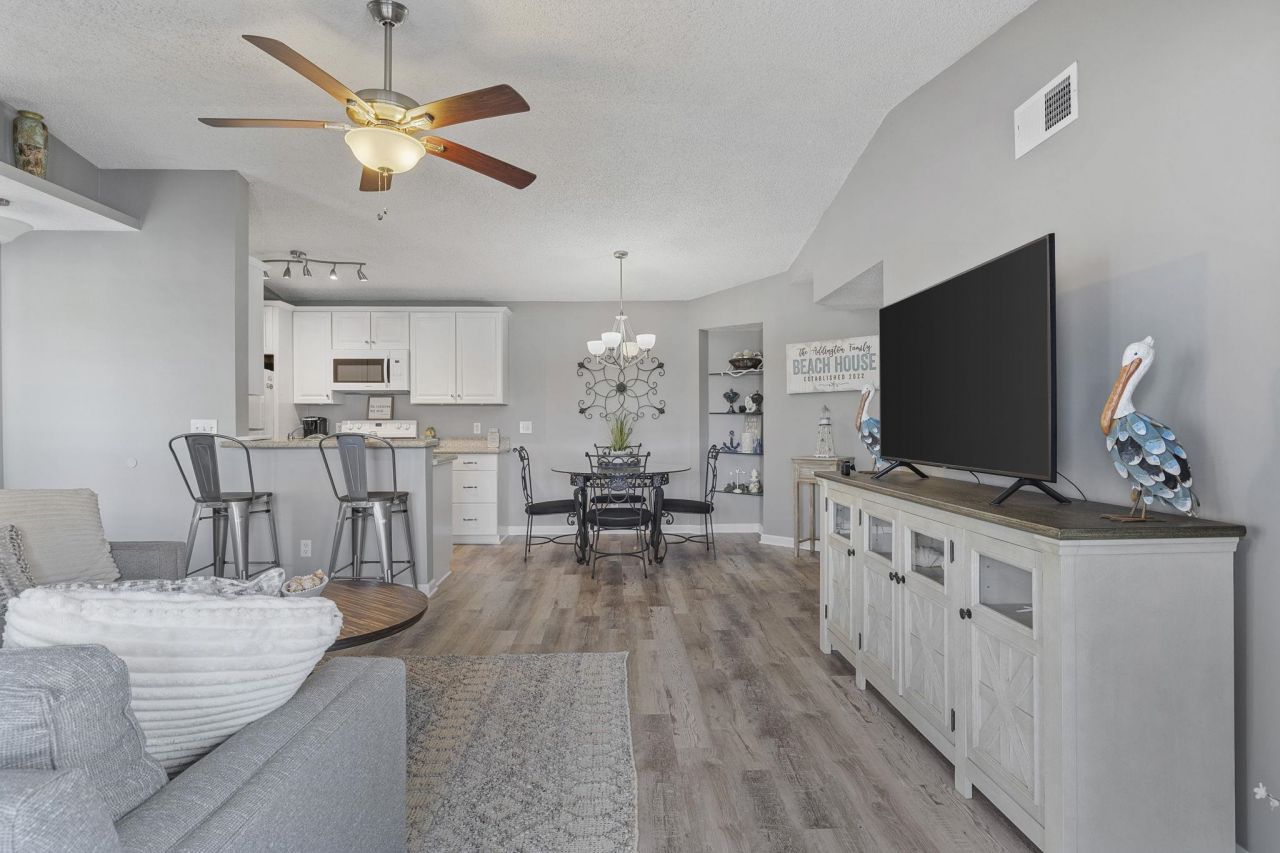 2265 Huntingdon Dr. Photo 5