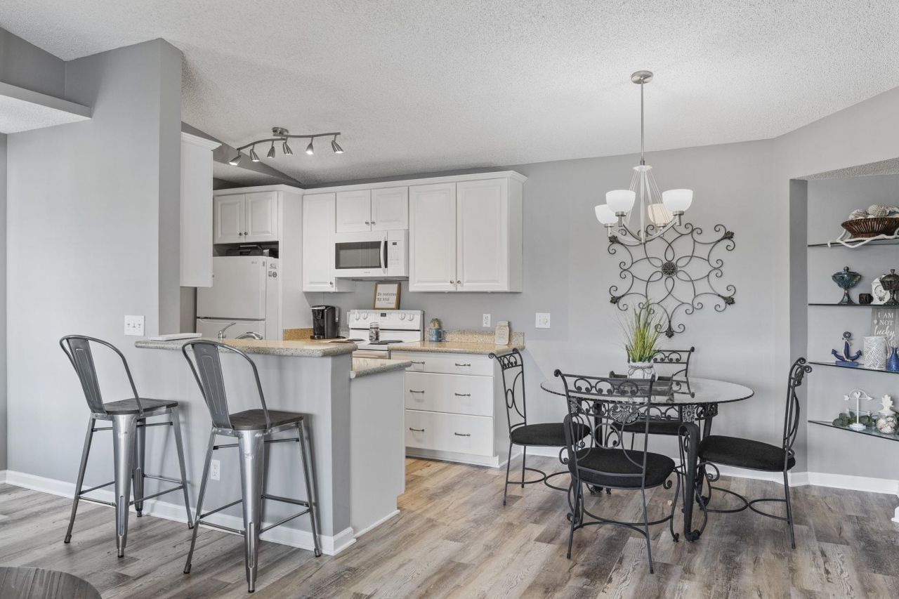 2265 Huntingdon Dr. Photo 6