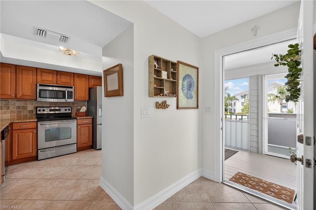 523 Club Side Dr, Unit 2-523, Naples, FL 34110 Photo
