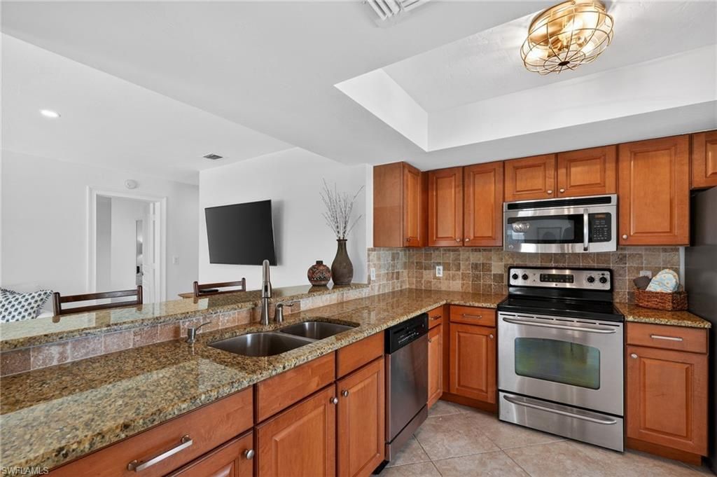523 Club Side Dr, Unit 2-523, Naples, FL 34110 Photo