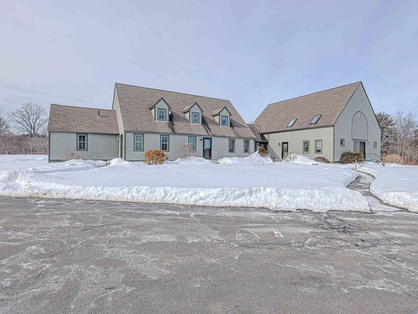 35 Montrose Drive, Stratham, NH 03885