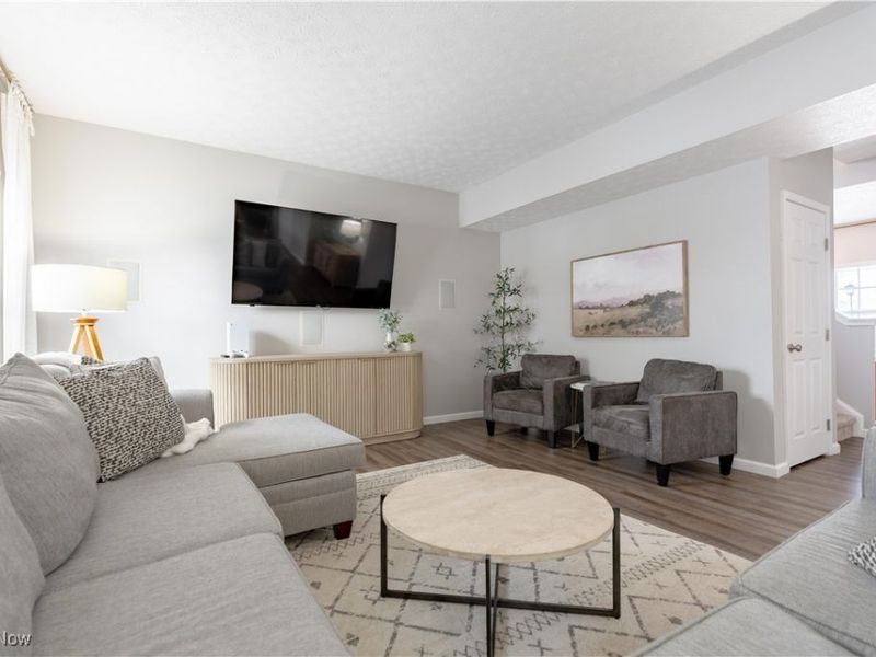 884 Highridge Lane, Kent, OH 44240 Photo 7