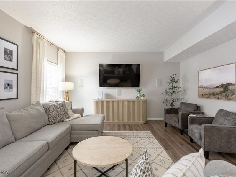 884 Highridge Lane, Kent, OH 44240 Photo 9