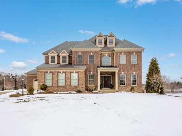 205 Welbourn Dr, Venetia, PA 15367