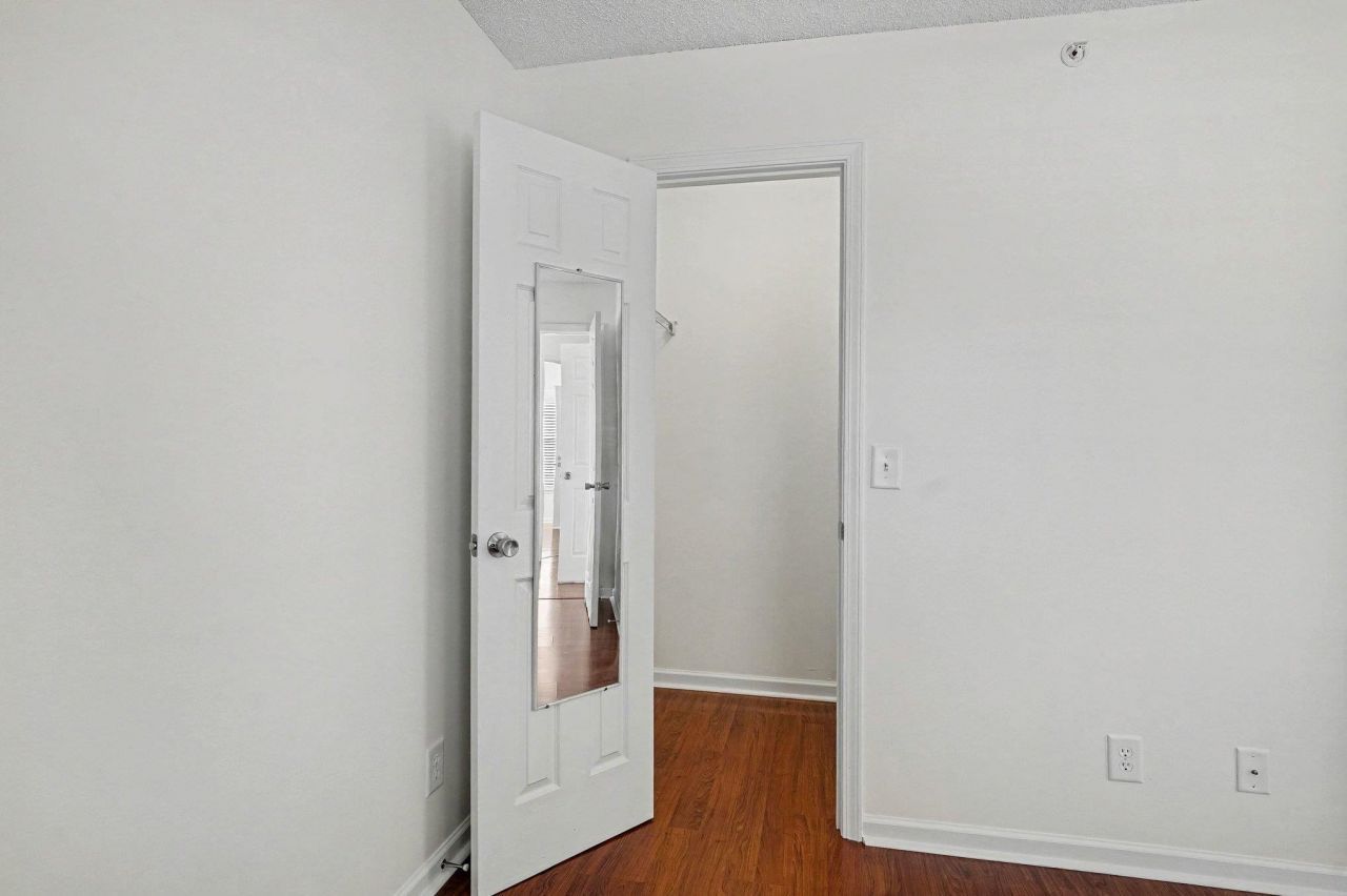 4920 Twin Pond Ct. Photo 11