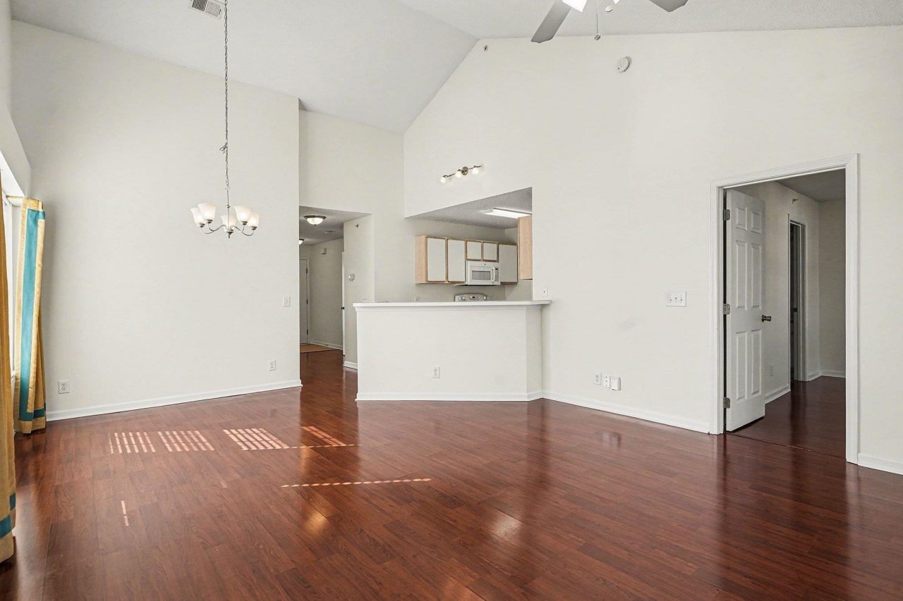 4920 Twin Pond Ct. Photo 4