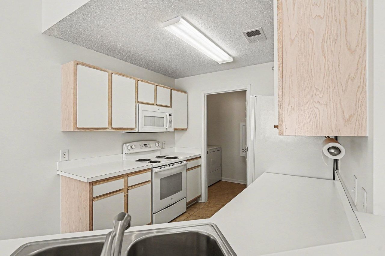 4920 Twin Pond Ct. Photo 8