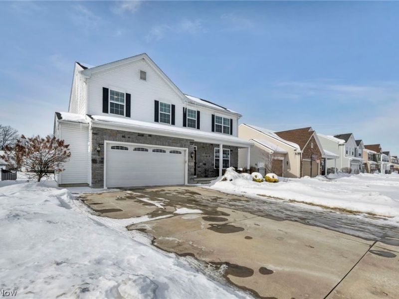 9048 Shady Elm Lane, Olmsted Township, OH 44138 Photo 2