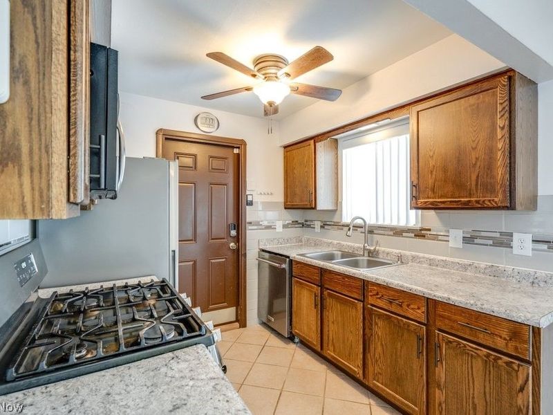 5731 Meadow Lane, Bedford Heights, OH 44146 Photo 10