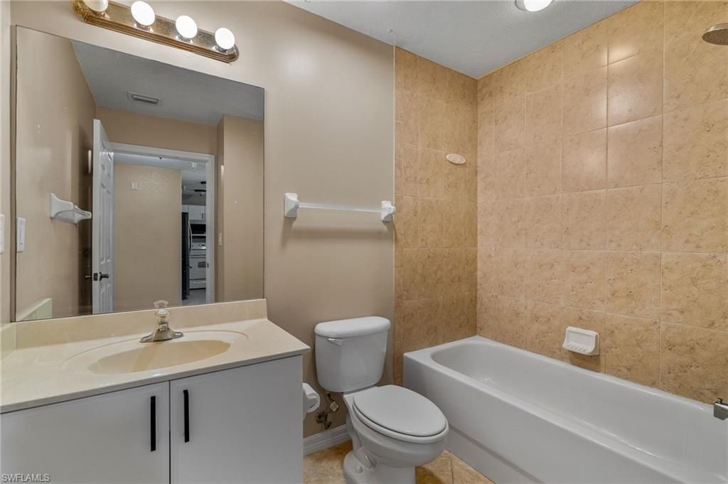 4530 Botanical Place Cir, Unit 406, Naples, FL 34112 Photo