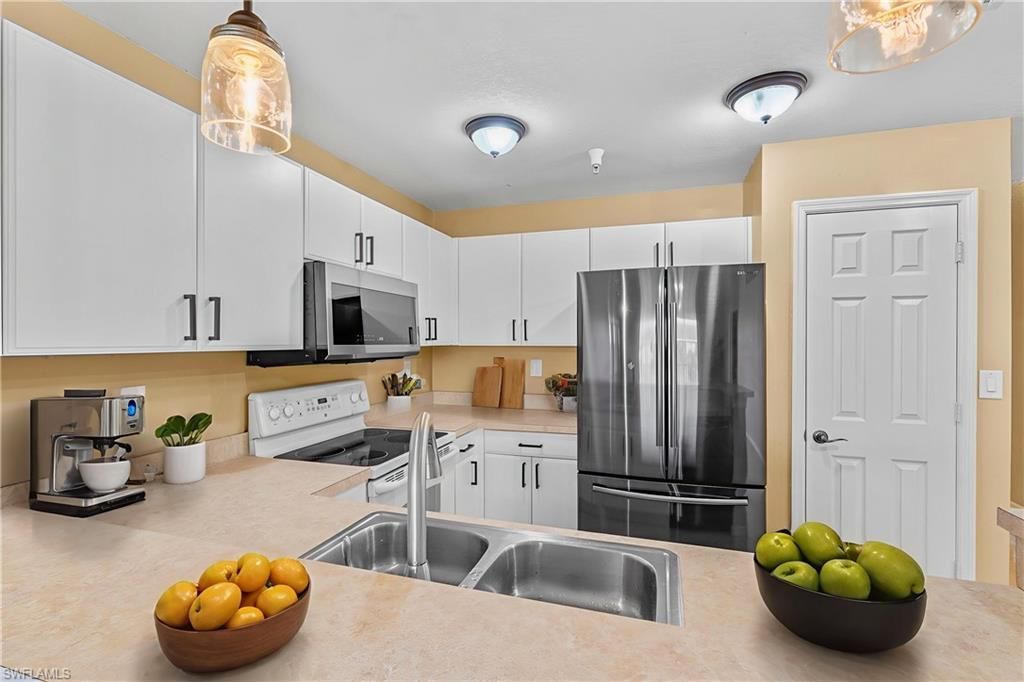 4530 Botanical Place Cir, Unit 406, Naples, FL 34112 Photo