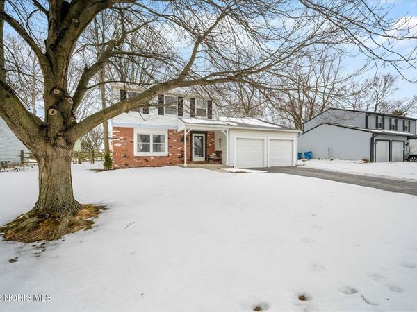 3906 Farmbrook Drive, Sylvania, OH 43560