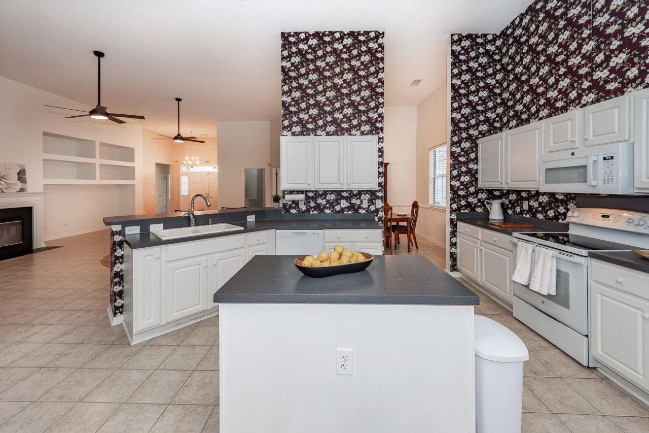 6044 Fieldstone Circle Photo 11