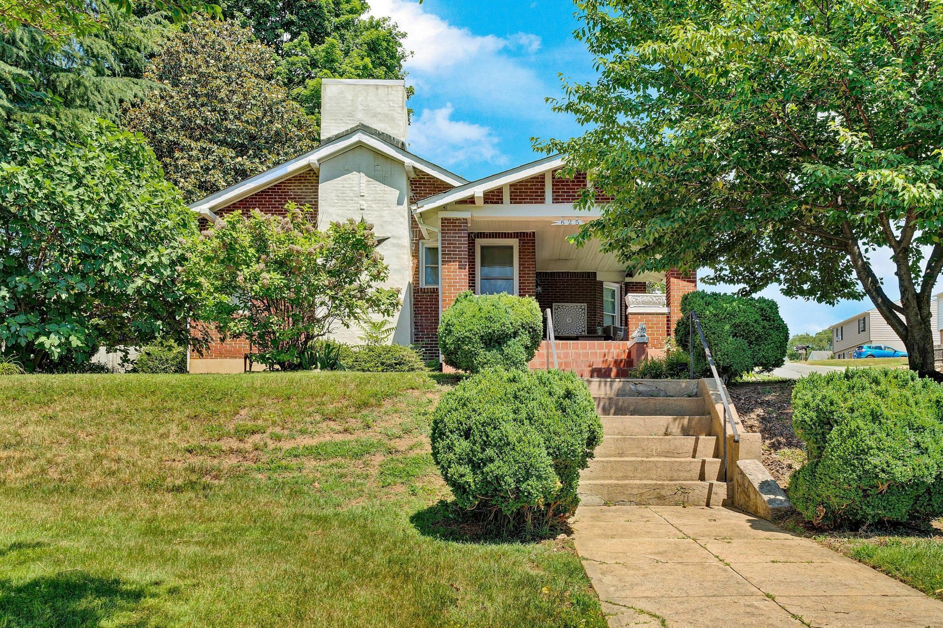 625 Vinton Mill Ct Ne, Roanoke, VA 24012 Main Photo