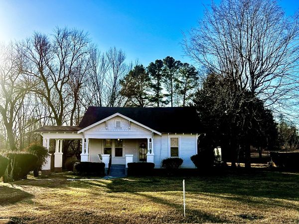 518 2nd Ave S, Loretto, TN 38469