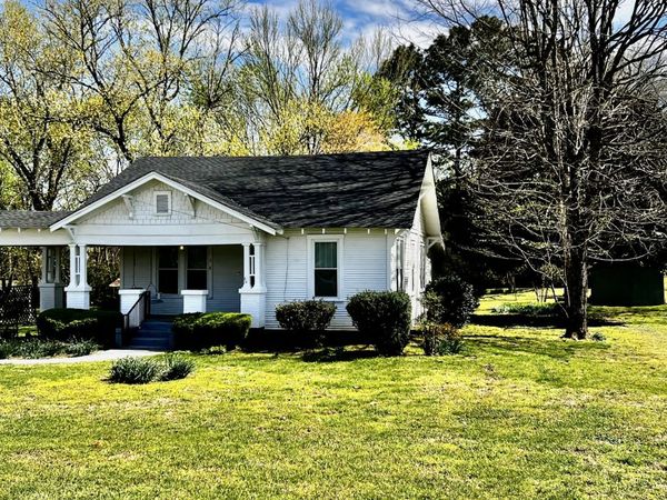 518 2nd Ave S, Loretto, TN 38469