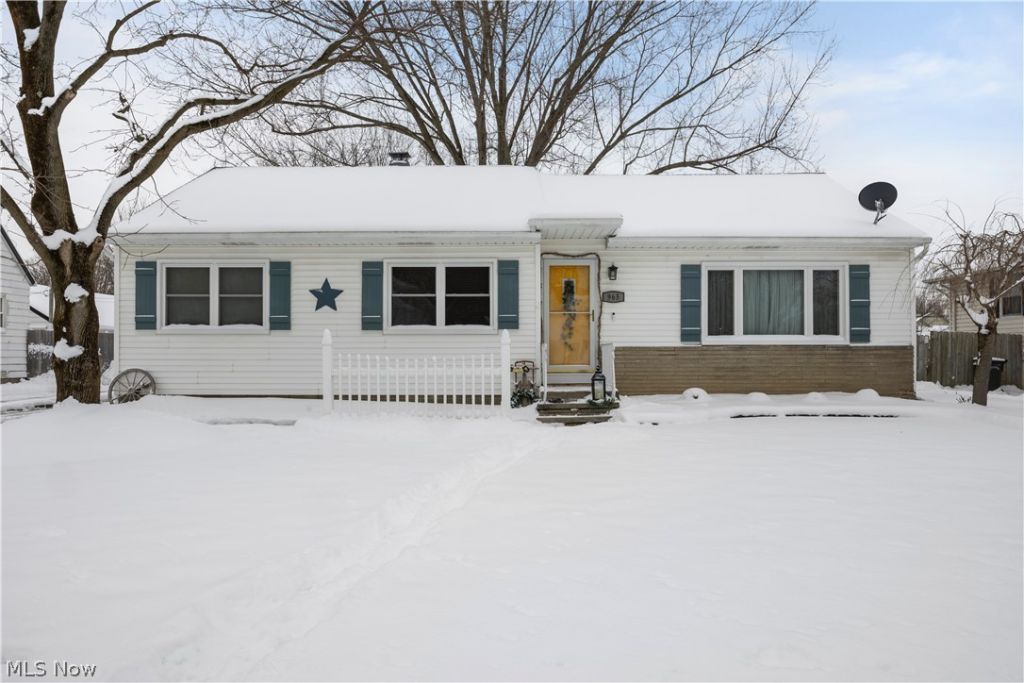 965 Gulf Road, Elyria, OH 44035 Main Photo