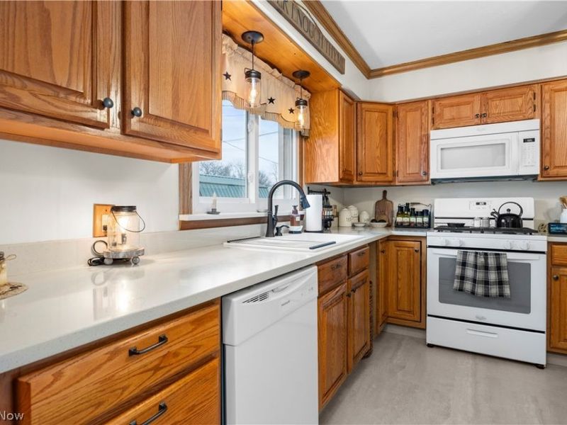 965 Gulf Road, Elyria, OH 44035 Photo 8