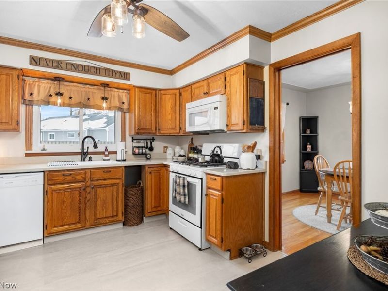 965 Gulf Road, Elyria, OH 44035 Photo 9