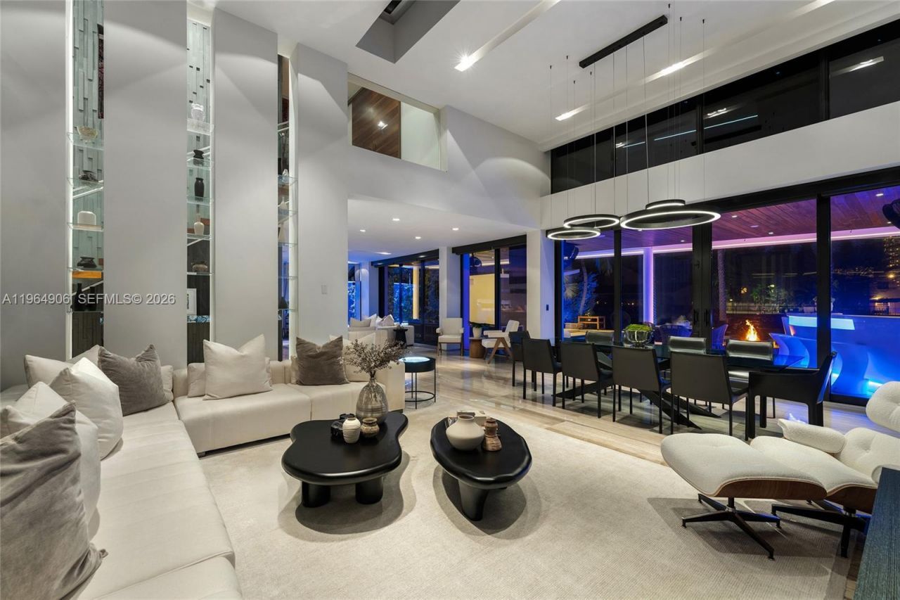 528 Lakeview Ct, Miami Beach, FL 33140 Photo