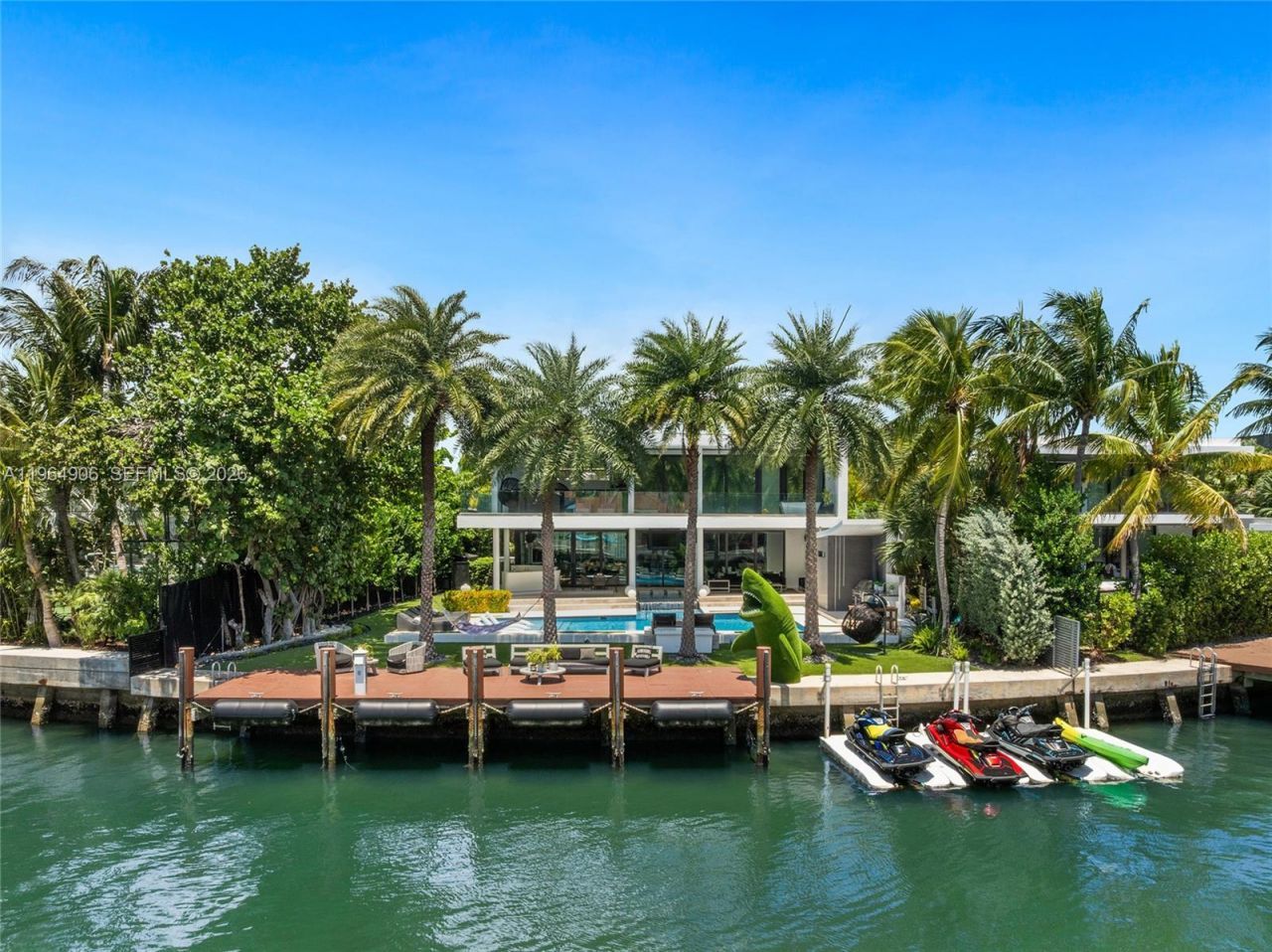 528 Lakeview Ct, Miami Beach, FL 33140 Photo