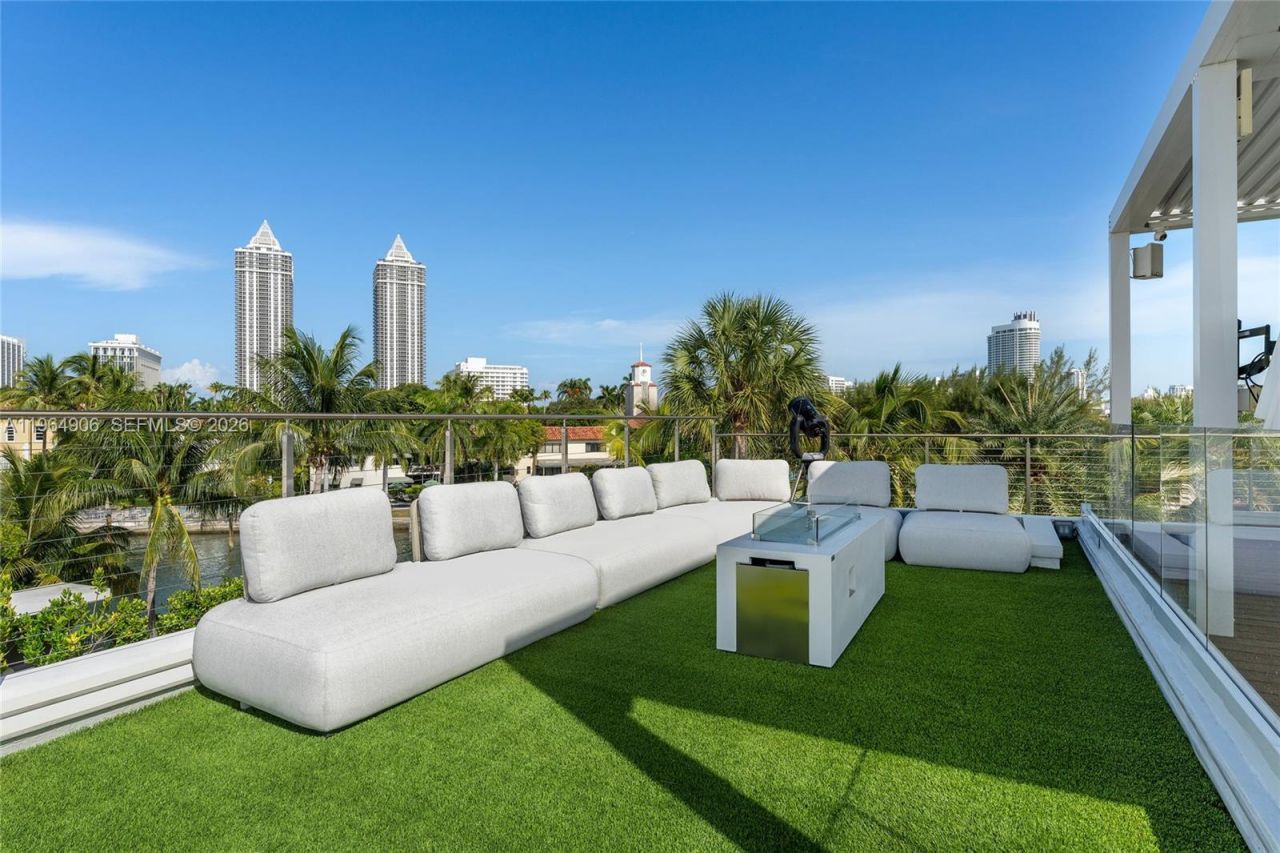 528 Lakeview Ct, Miami Beach, FL 33140 Photo