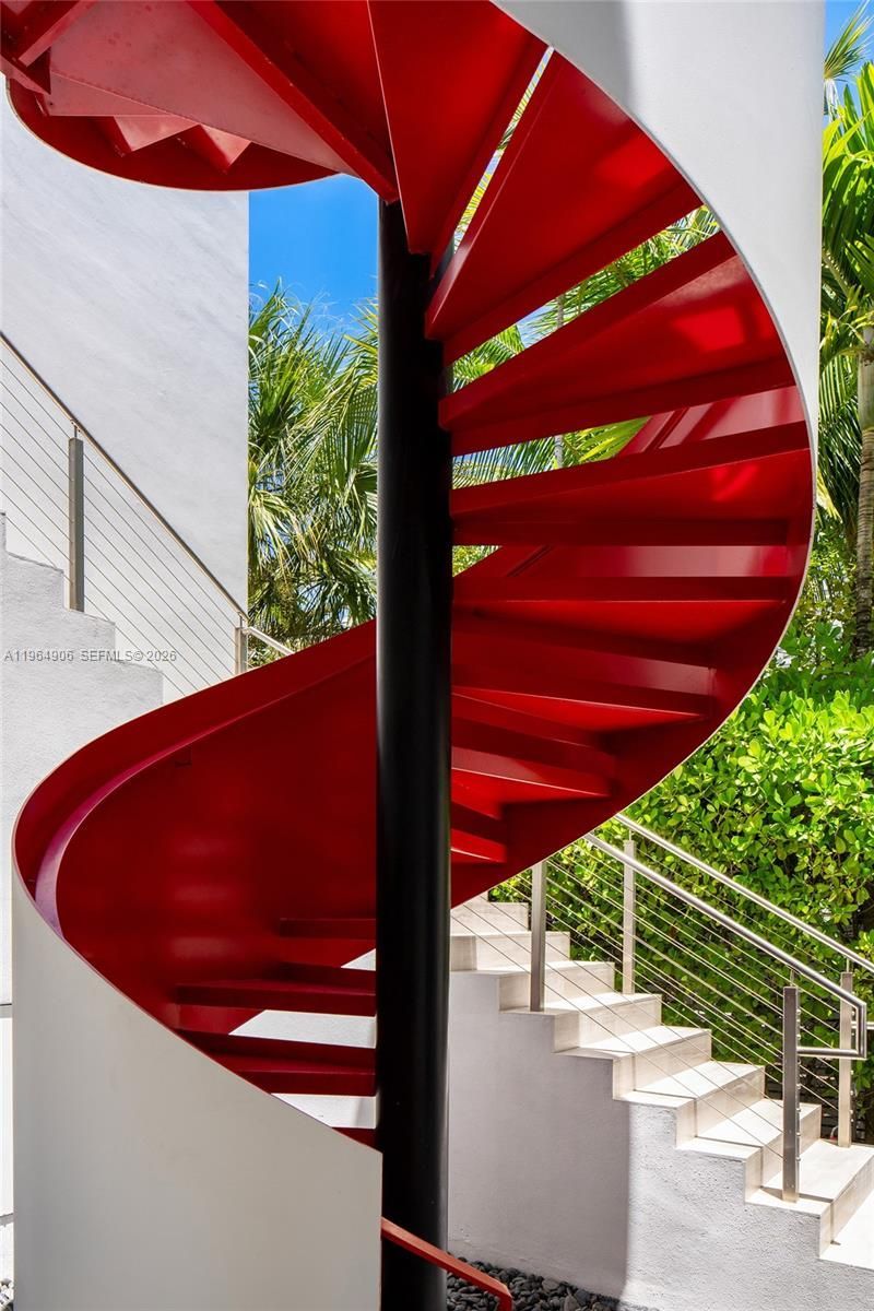 528 Lakeview Ct, Miami Beach, FL 33140 Photo