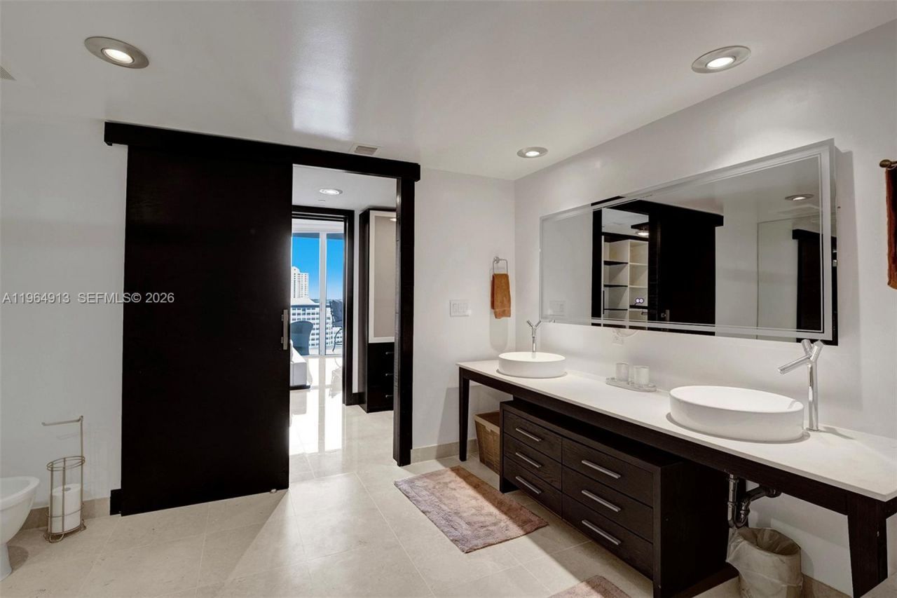 465 Brickell Ave , Unit 1905, Miami, FL 33131 Photo