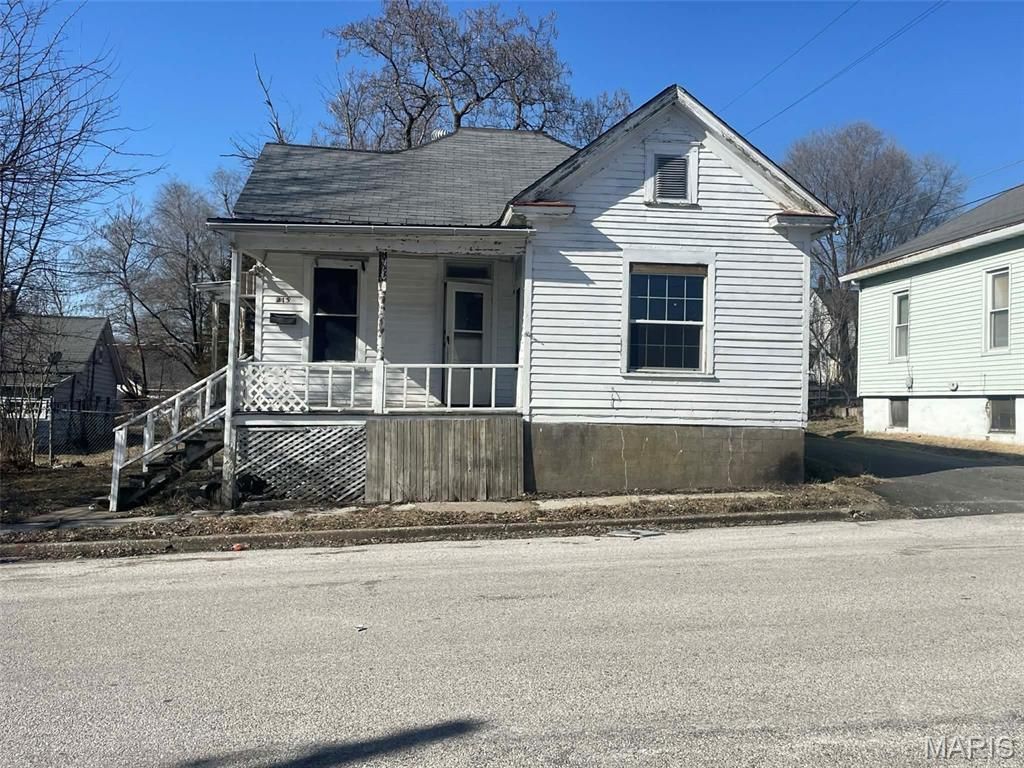 215 S Locust Street, Hannibal, MO 63401 Main Photo