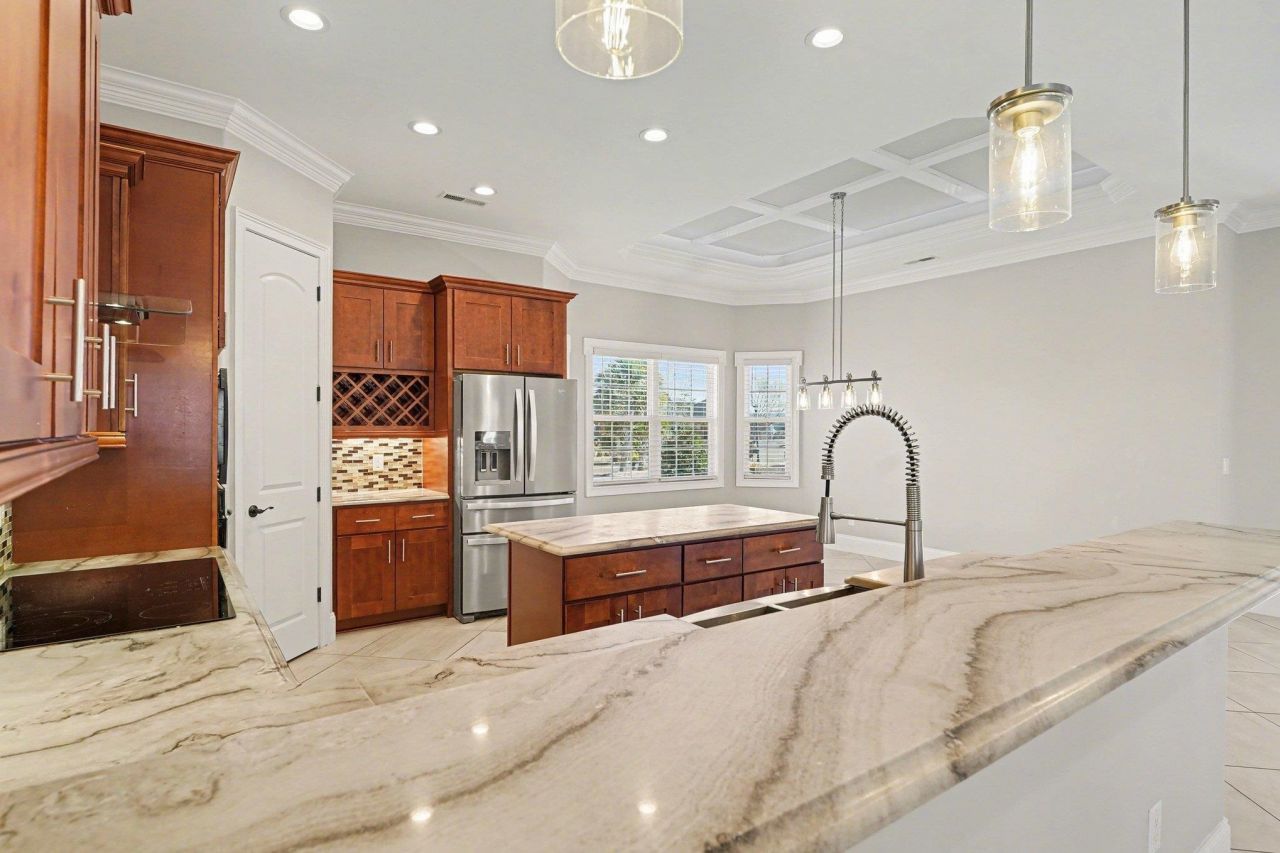 1121 Bluffton Ct. Photo 10