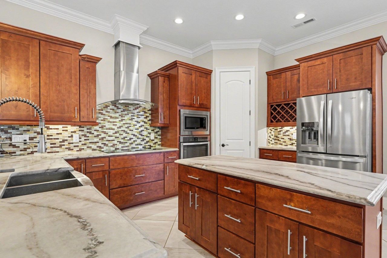 1121 Bluffton Ct. Photo 11