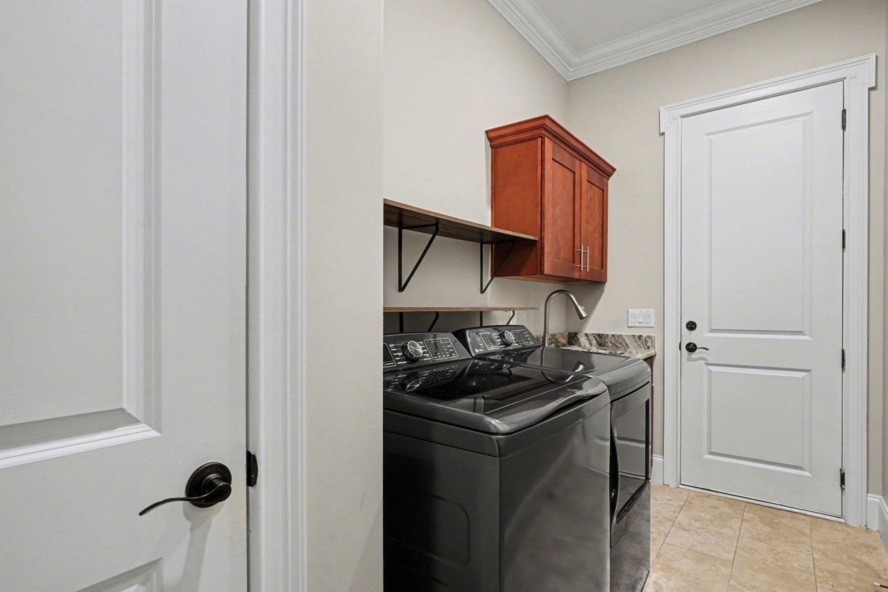 1121 Bluffton Ct. Photo 13