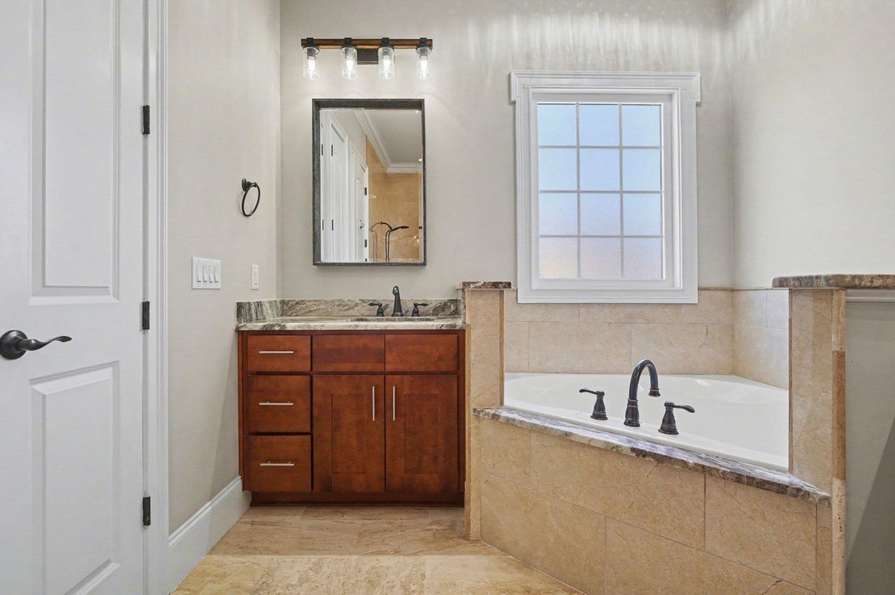 1121 Bluffton Ct. Photo 22