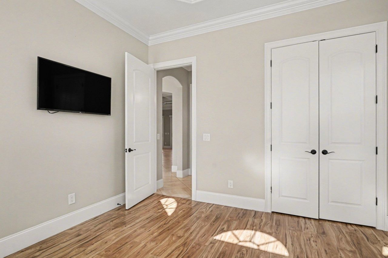 1121 Bluffton Ct. Photo 4