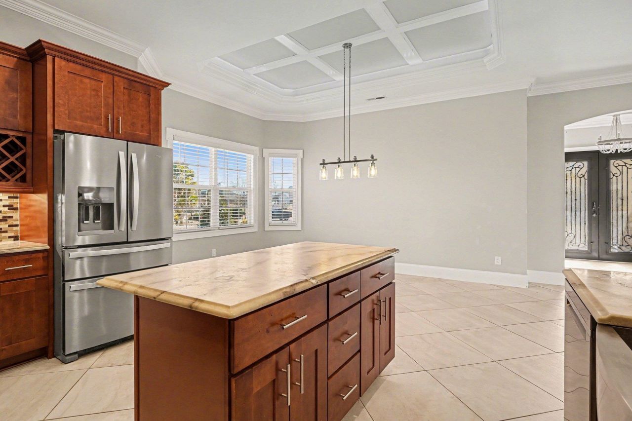 1121 Bluffton Ct. Photo 8