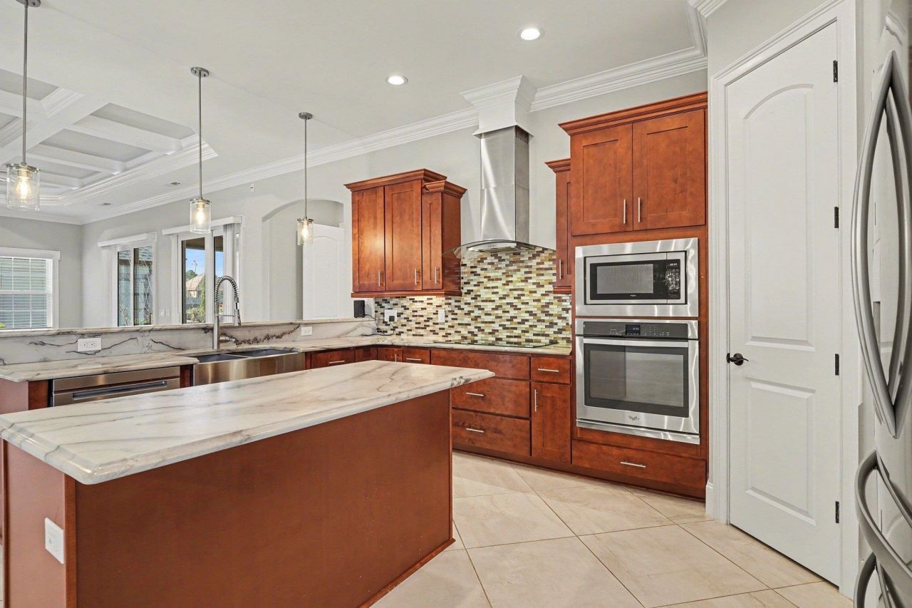 1121 Bluffton Ct. Photo 9