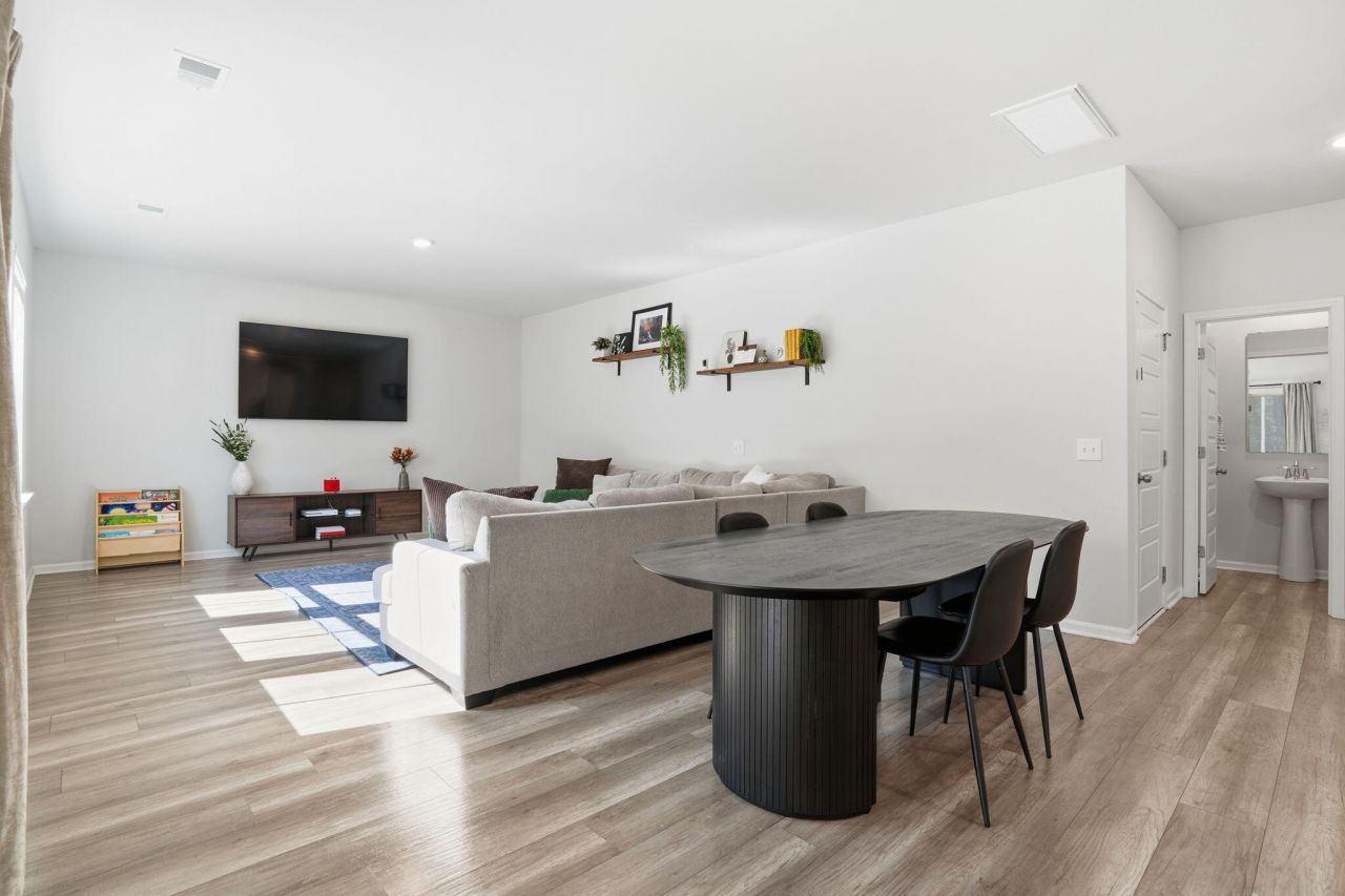 132 Red Bluff Street Photo 9