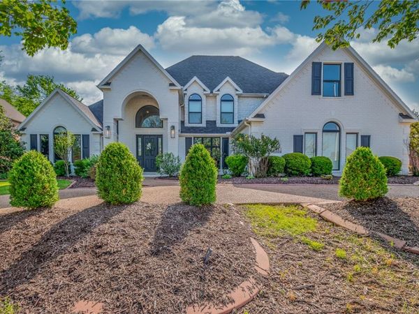 11 Sherwood Drive, Rogers, AR 72758