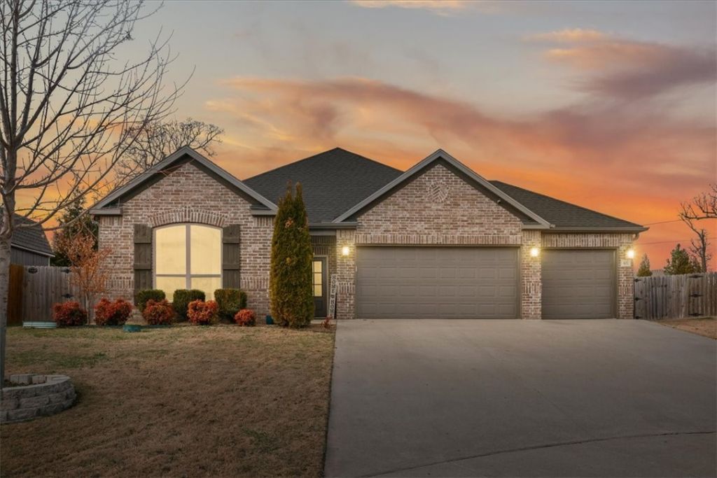 403 Shady Oak Circle, Cave Springs, AR 72718 Main Photo