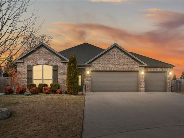 403 Shady Oak Circle, Cave Springs, AR 72718